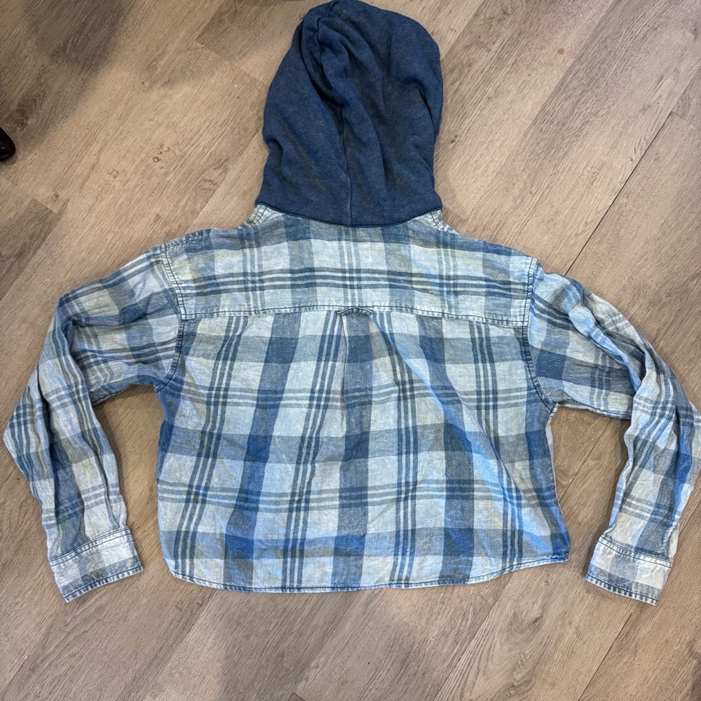 American Eagle Cozy Cabin Cropped Flannel Plaid Blue Medium Button Up Shirt - Picture 2 of 6